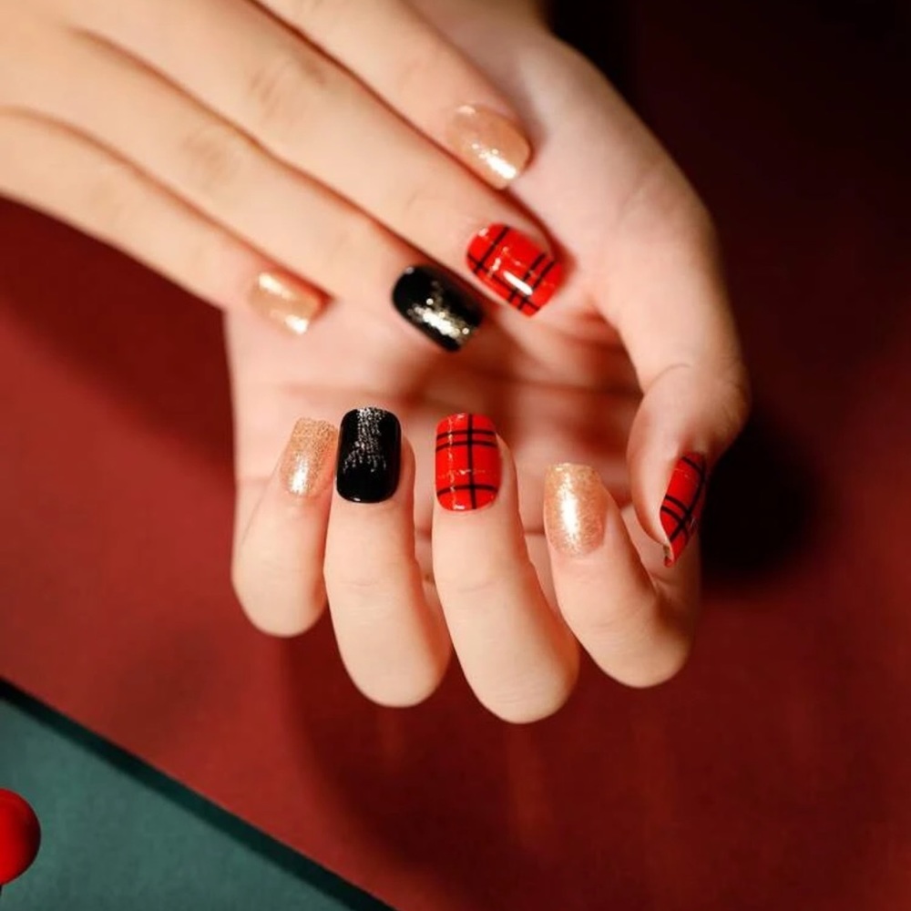 2/16 Holiday Nails